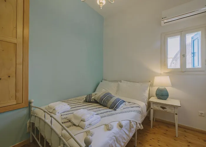 Minoos With Roof Pool Ferienhaus